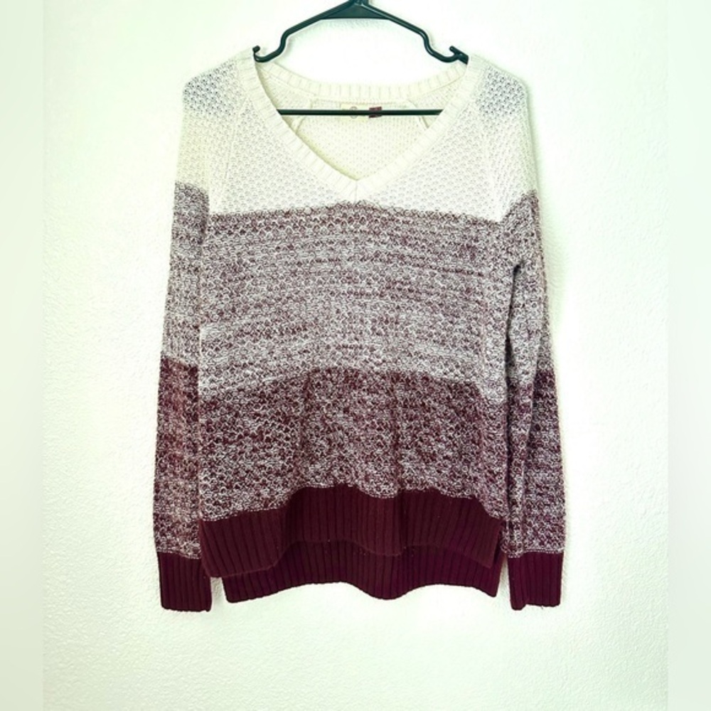 SO Sweater Women’s L Purple White Knit V-Neck Long Sleeve Pullover Top